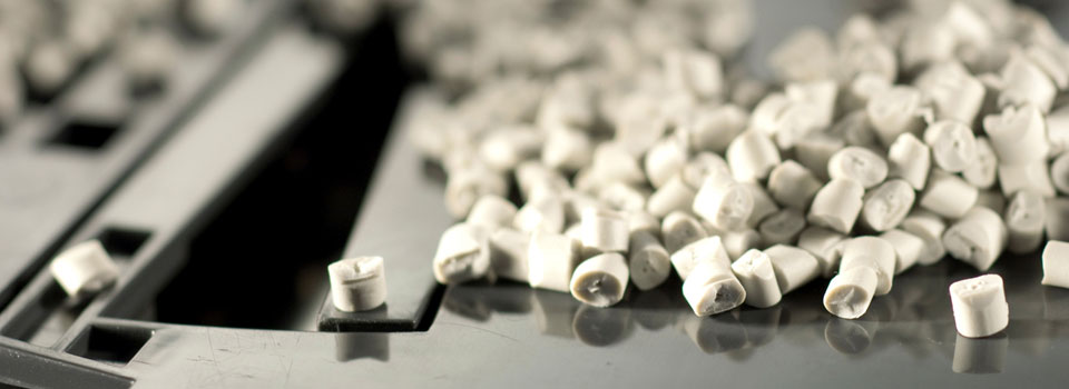 Kunststofffraktion aus dem Elektroaltgeräte-Recycling vor der Aufbereitung bei MGG Polymers